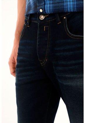 Tennis Jean Azul Súper Skinny Tono Oscuro Para Hombre