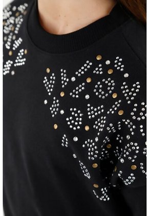 Buzo Negro Con Apliques Decorativos Para Niña