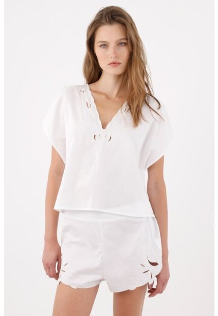 Tennis Bermuda Tradicional Con Borde Calado Floral En Algodón Blanco Para Mujer