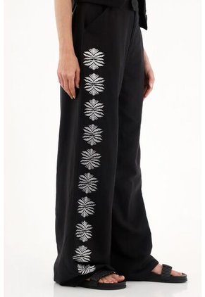 Tennis Pantalón Recto Con Manualidad Negro Para Mujer