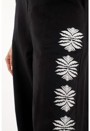 Tennis Pantalón Recto Con Manualidad Negro Para Mujer