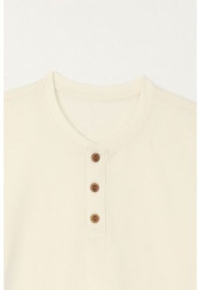 Camiseta Cuello Redondo Con Botones Crudo Para Niño