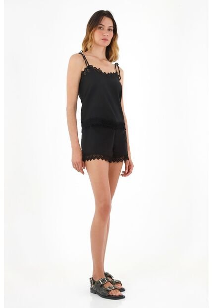 Tennis Bermuda Negra Con Detalles De Encaje Para Mujer