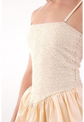 Tennis Vestido Corto De Escote Recto Crudo Para Mujer