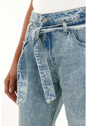 Tennis Jean Recto Tono Medio Con Cinturón Para Mujer