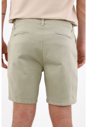 Tennis Bermuda Regular Fit Con Frente Limpio Y Bolsillos Diagonales En Algodón Verde Oliva Para Hombre