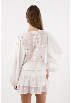 Tennis Camisa Con Transparencia Y Bordado Crudo Para Mujer