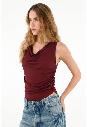 Camiseta Morada Con Recogido En Costados Para Mujer