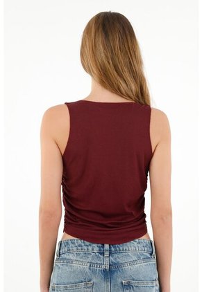 Camiseta Morada Con Recogido En Costados Para Mujer