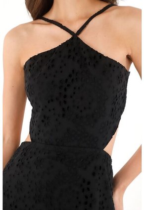 Tennis Vestido Largo De Cuello Halter En Tela Ojalillo Negro Para Mujer