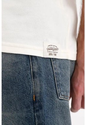 Tennis Camiseta Cuello Neru Con Botones Crudo Para Hombre