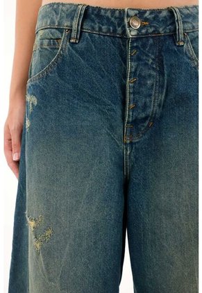 Tennis Jean Horseshoe De Tiro Bajo Con Rotos Localizados Para Mujer