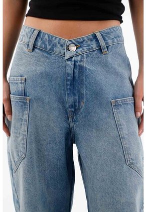 Tennis Jean Para Mujer En Algodón Azul Medio Fit Horseshoe Con Bolsillos De Parche