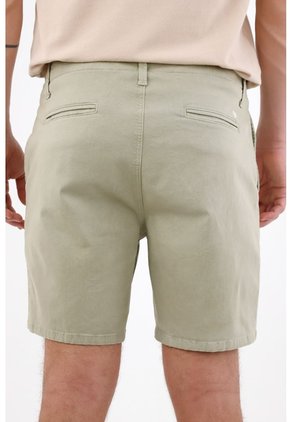 Tennis Bermuda Regular Fit Con Frente Limpio Y Bolsillos Diagonales En Algodón Verde Oliva Para Hombre