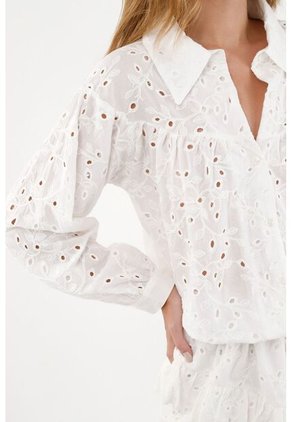 Camisa Blanca En Ojalillo Para Mujer