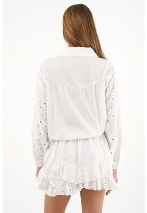 Camisa Blanca En Ojalillo Para Mujer