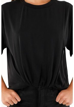 Camiseta Negra Con Recogido Para Mujer