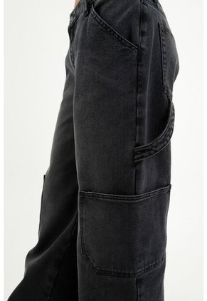 Jean Negro Con Bolsillos De Parche Para Mujer