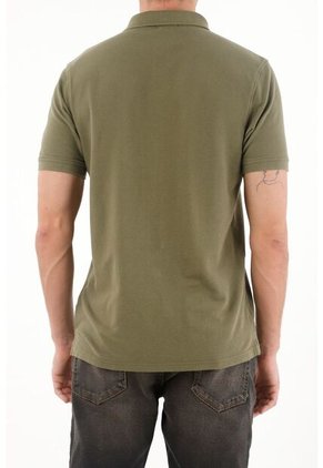 Tennis Polo Verde Con Raqueta Multicolor De Silueta Amplia Para Hombre