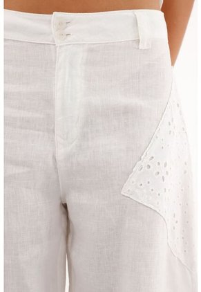 Tennis Pantalón Bota Amplia Con Detalles En Ojalillo Para Mujer