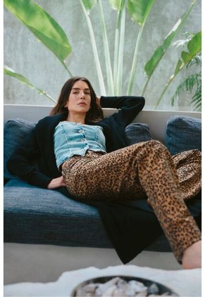 Tennis Buzo Tipo Cárdigan Negro Para Mujer