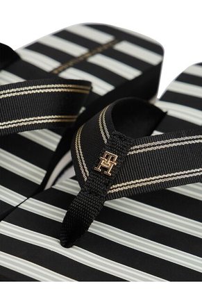 Sandalias Negro Con Cuña Suela Dentada Tommy Hilfiger