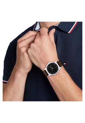 Reloj Tommy Hilfiger Modelo 1710602 Marr?n Hombre