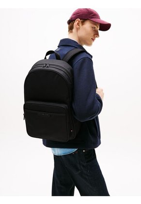 Morral Negro Tonal Con Logo Metálico Tommy Hilfiger