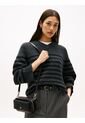 Bolso Negro Camera Bag Con Textura De Monograma TH Tommy Hilfiger de Tommy Hilfiger