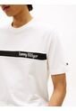 Camiseta Blanca Con Diseño De Rayas Gráfica En El Pecho Tommy Hilfiger de Tommy Hilfiger