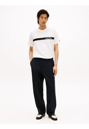 Camiseta Blanca Con Diseño De Rayas Gráfica En El Pecho Tommy Hilfiger