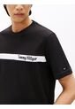 Camiseta Negra Con Diseño De Rayas Gráfica En El Pecho Tommy Hilfiger de Tommy Hilfiger