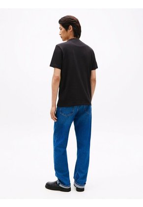 Camiseta Negra Con Diseño De Rayas Gráfica En El Pecho Tommy Hilfiger