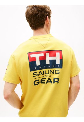 Camiseta Amarilla Amplia Hilfiger Con Logo Trasero Tommy Hilfiger