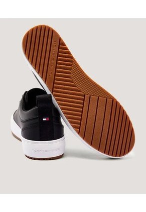 Tenis Negro Con Suela De Tacos Finos Tommy Hilfiger