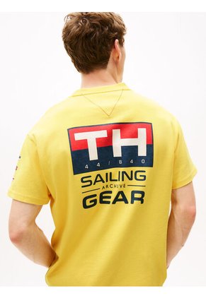 Camiseta Amarilla Amplia Hilfiger Con Logo Trasero Tommy Hilfiger