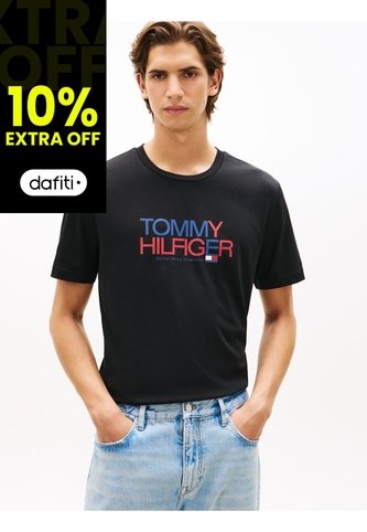 Camiseta Negra Con Logo Brand Love Estampado En El Pecho Tommy Hilfiger Tommy Hilfiger