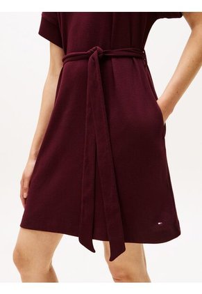 Vestido Rojo Con Cinturón Anudable Y Logo Gráfico Dorado Tommy Hilfiger