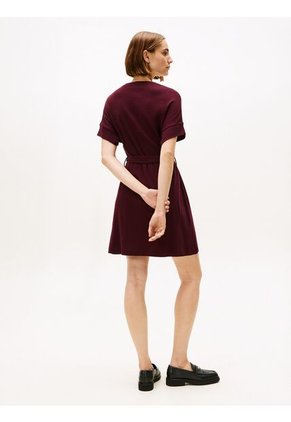 Vestido Rojo Con Cinturón Anudable Y Logo Gráfico Dorado Tommy Hilfiger