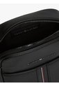 Bolso Negro Reporter De Cuero Granulada Tommy Hilfiger de Tommy Hilfiger