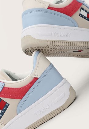 Tenis Lifestyle Beige-Celeste-Rojo Tommy Hilfiger Jeans   Basket