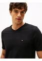 Camiseta Negra De Cuello En V Tommy Hilfiger de Tommy Hilfiger