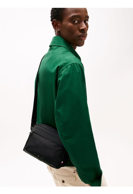 Bolso Negro Cruzado Con Logo Metálico Tommy Hilfiger