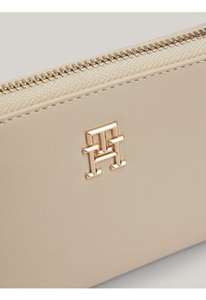 Billetera Beige Chic Mediana Con Cremallera Tommy Hilfiger