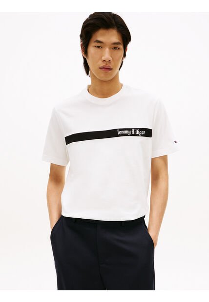 Camiseta Blanca Con Diseño De Rayas Gráfica En El Pecho Tommy Hilfiger