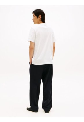 Camiseta Blanca Con Diseño De Rayas Gráfica En El Pecho Tommy Hilfiger