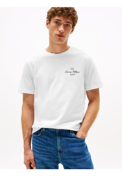 Camiseta Blanca Con Logo NYC Y Logo Delineado Tommy Hilfiger