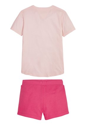 Conjunto Rosa De Camiseta Con Bermudas Essential Tommy Hilfiger