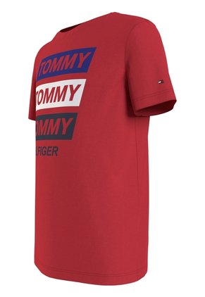 Camiseta Roja Para Niño Con Logo Gráfico Estampado En El Pecho Tommy Hilfiger