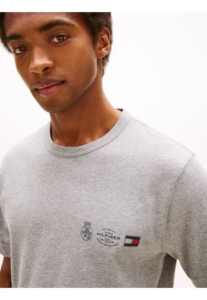 Camiseta Gris Con Logo En Forma De Escudo Tommy Hilfiger